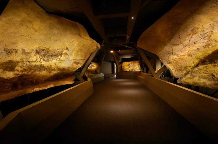 Lascaux caves exhibit in Geneva - Photo, Lascaux Expo